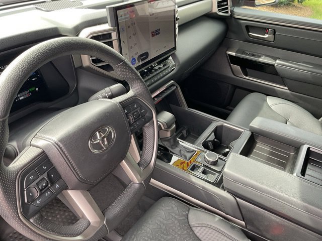 Used 2025 Toyota Tundra Limited AWD/4WD image 21