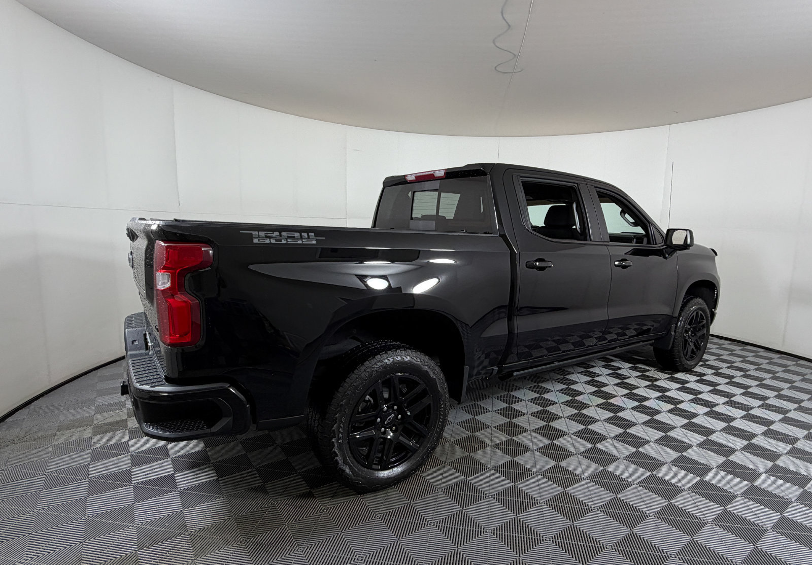 Used 2025 Chevrolet Silverado 1500 LT Trail Boss w/ LT Trail Boss Premium Package AWD/4WD image 4