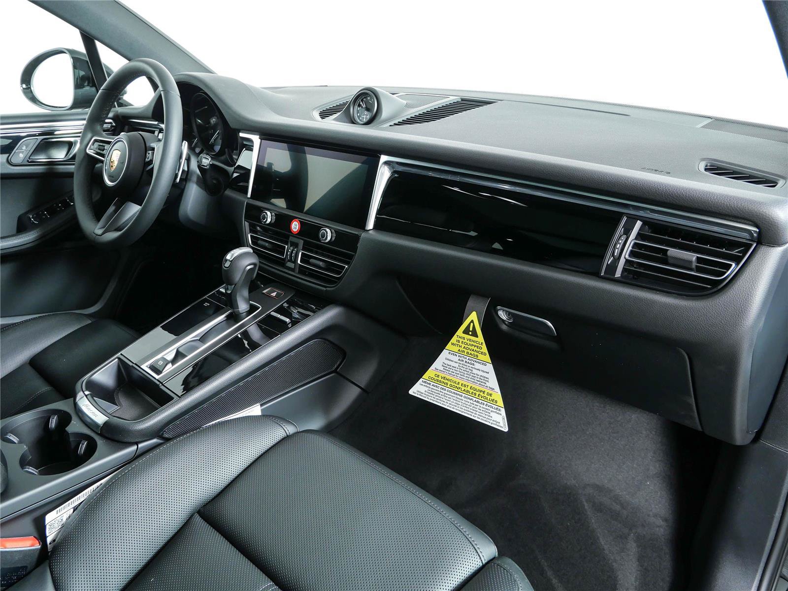 Certified 2026 Porsche Macan Turbo AWD/4WD image 26