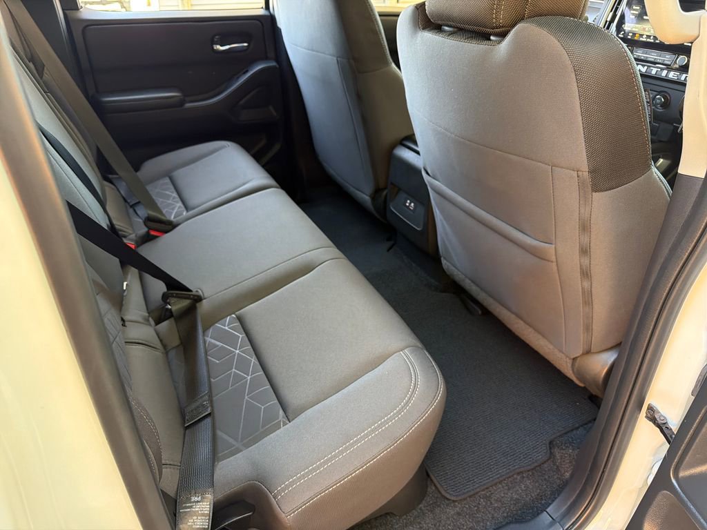 Used 2025 Nissan Frontier SV w/ Tow Package image 33