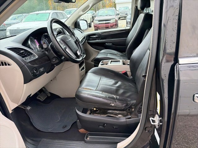 Used 2012 Chrysler Town & Country Touring-L w/ Driver Convenience Group video 2