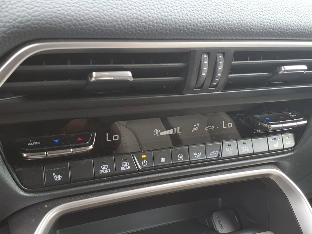 Used 2024 MAZDA CX-90 Plug-In Hybrid w/ Premium Pkg image 12