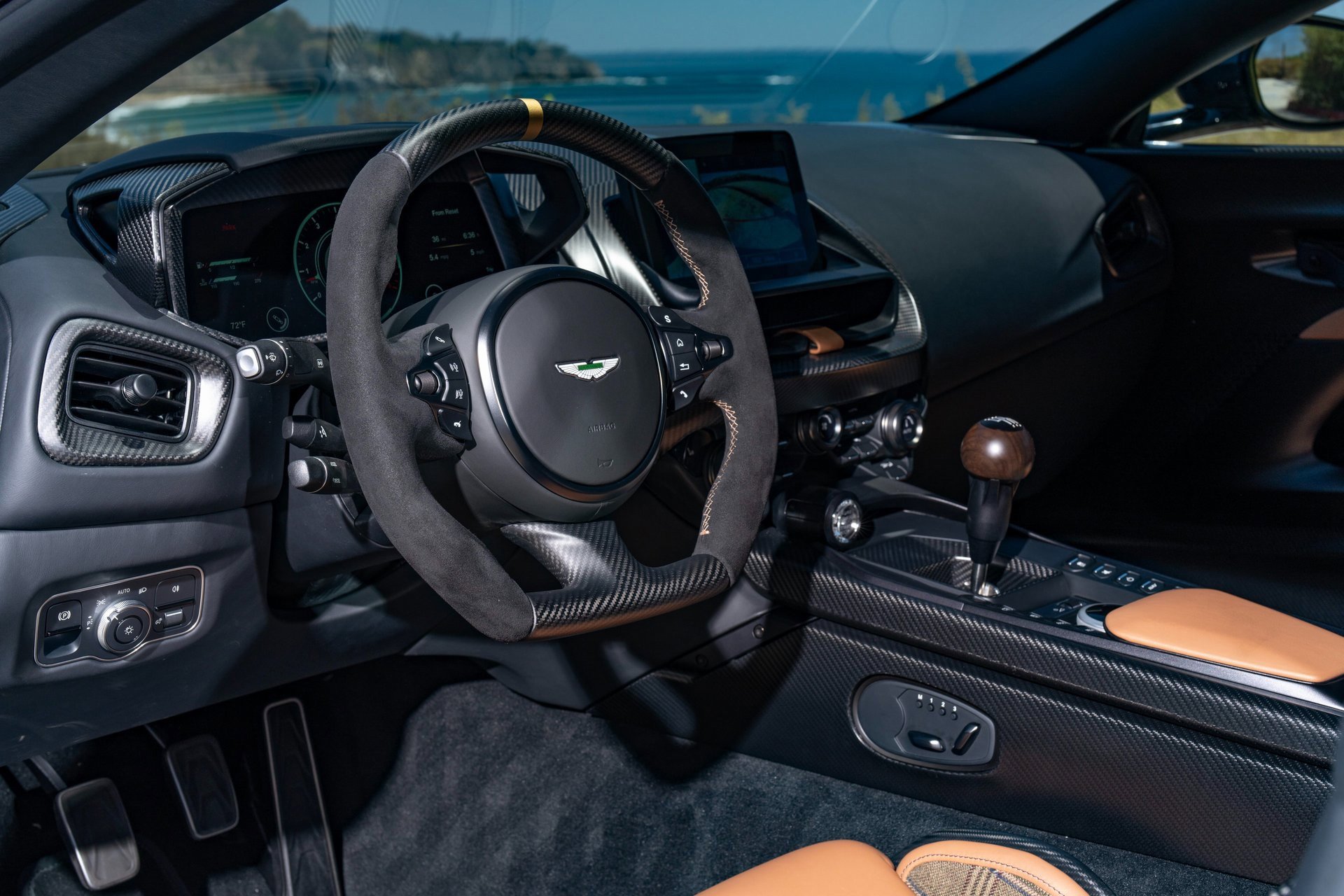 Used 2024 Aston Martin Valour image 38