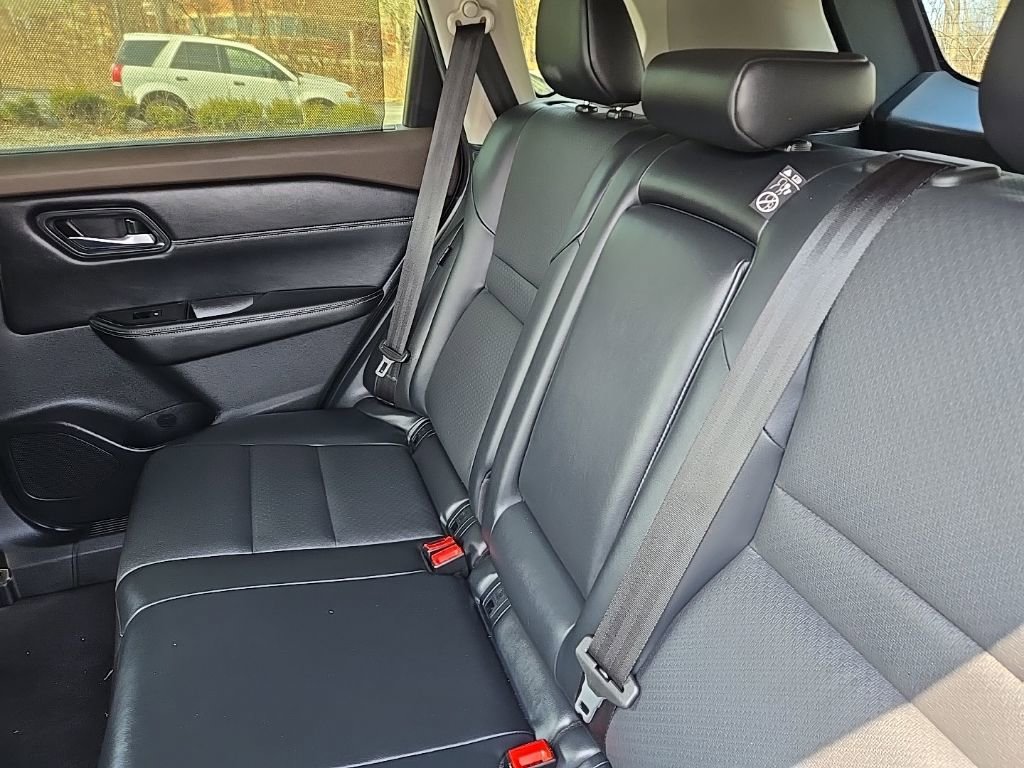 Used 2023 Nissan Rogue SV w/ SV Premium B Package image 14