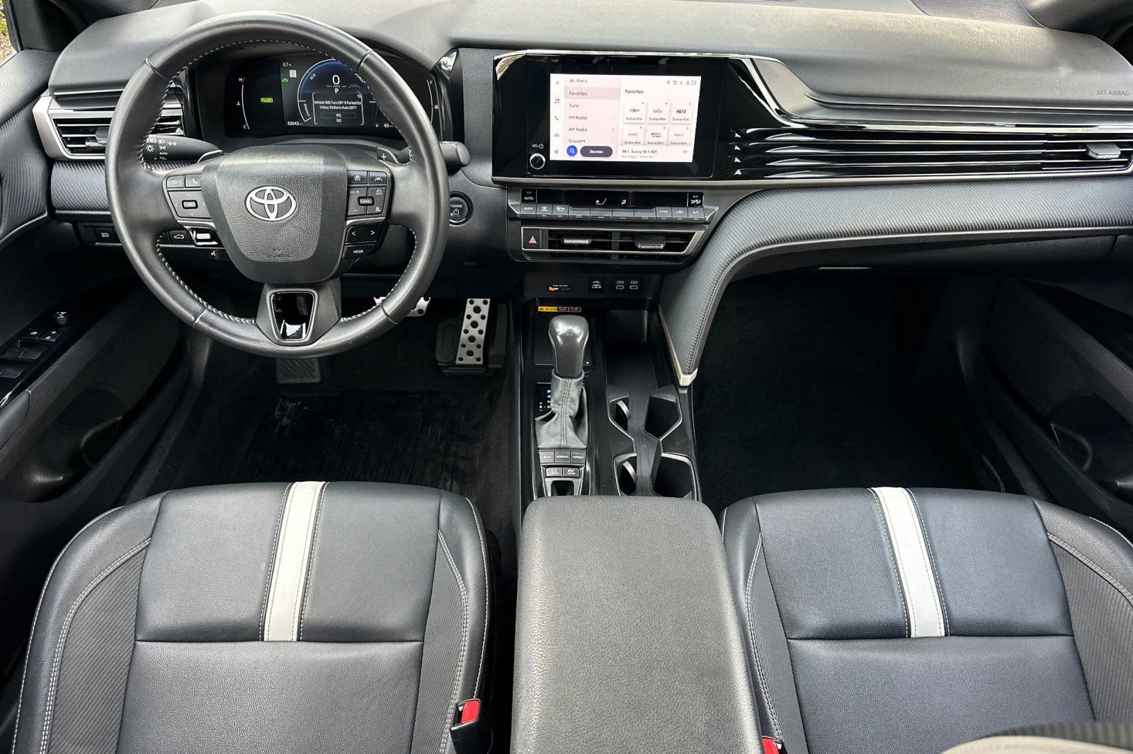 Used 2025 Toyota Camry SE FWD image 13