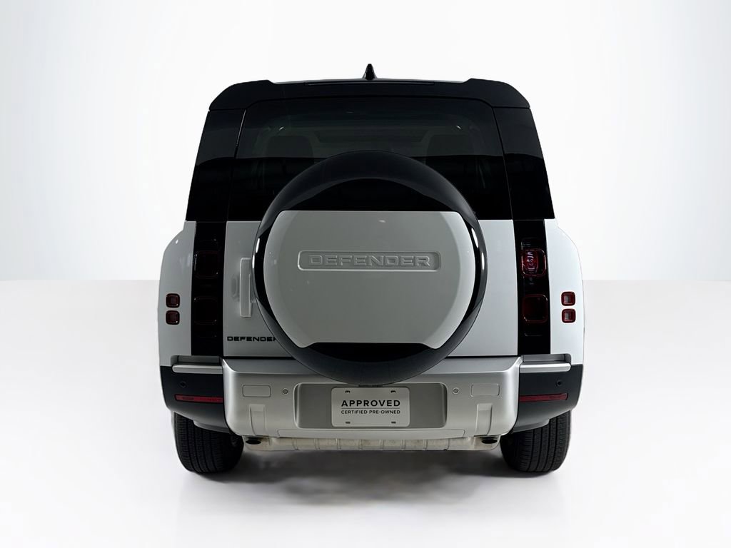 Used 2025 Land Rover Defender 130 S image 4