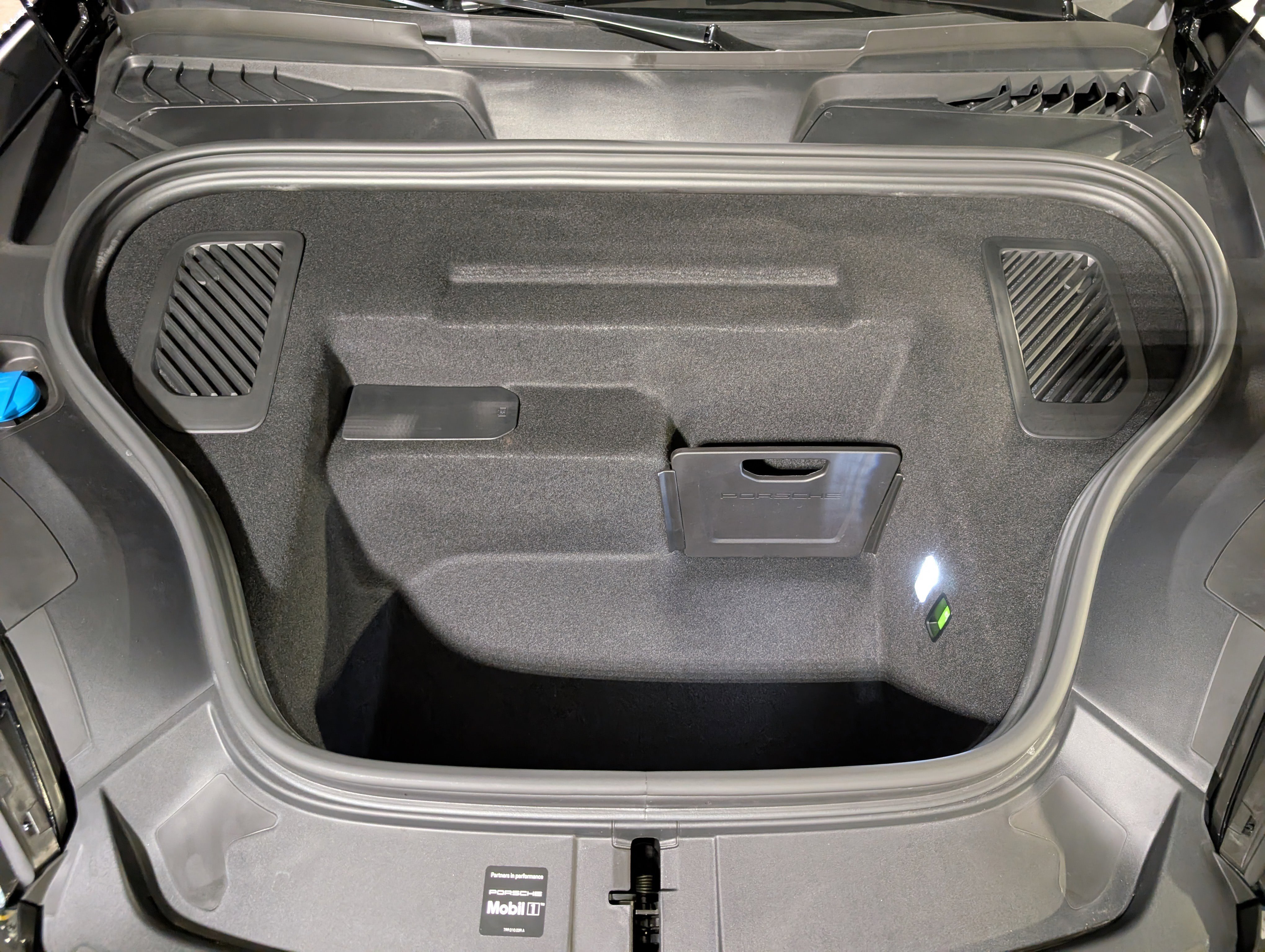 New 2026 Porsche Macan 4 Electric image 25