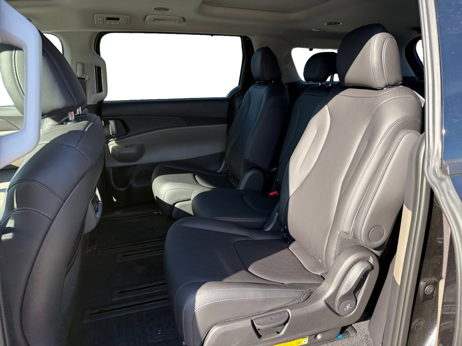 New 2026 Kia Carnival SX image 16