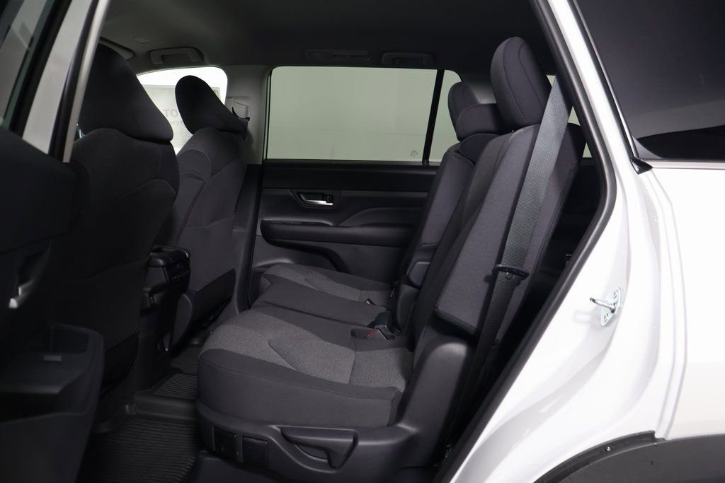 New 2026 Toyota Grand Highlander LE image 6