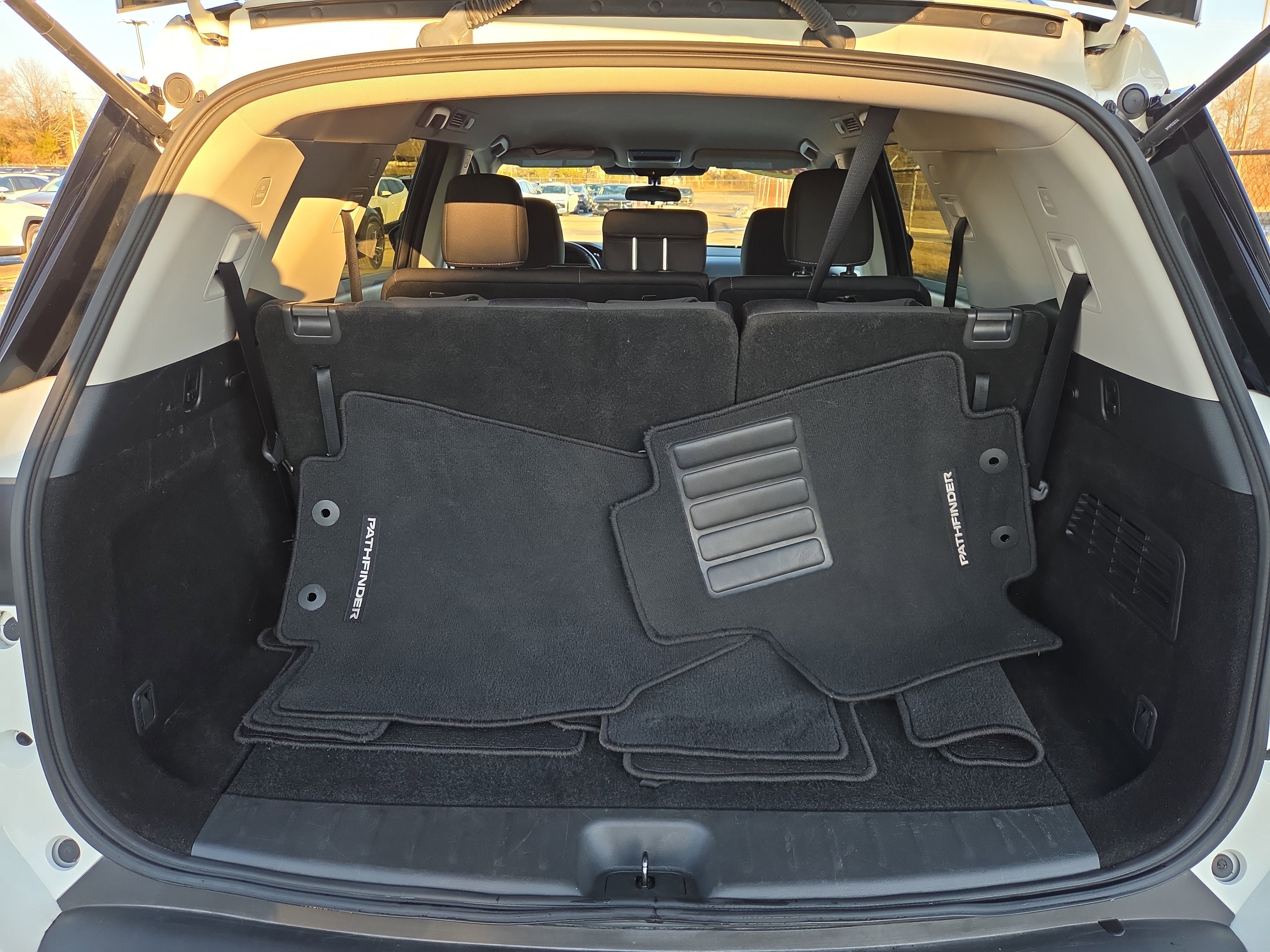 Used 2024 Nissan Pathfinder SV image 10