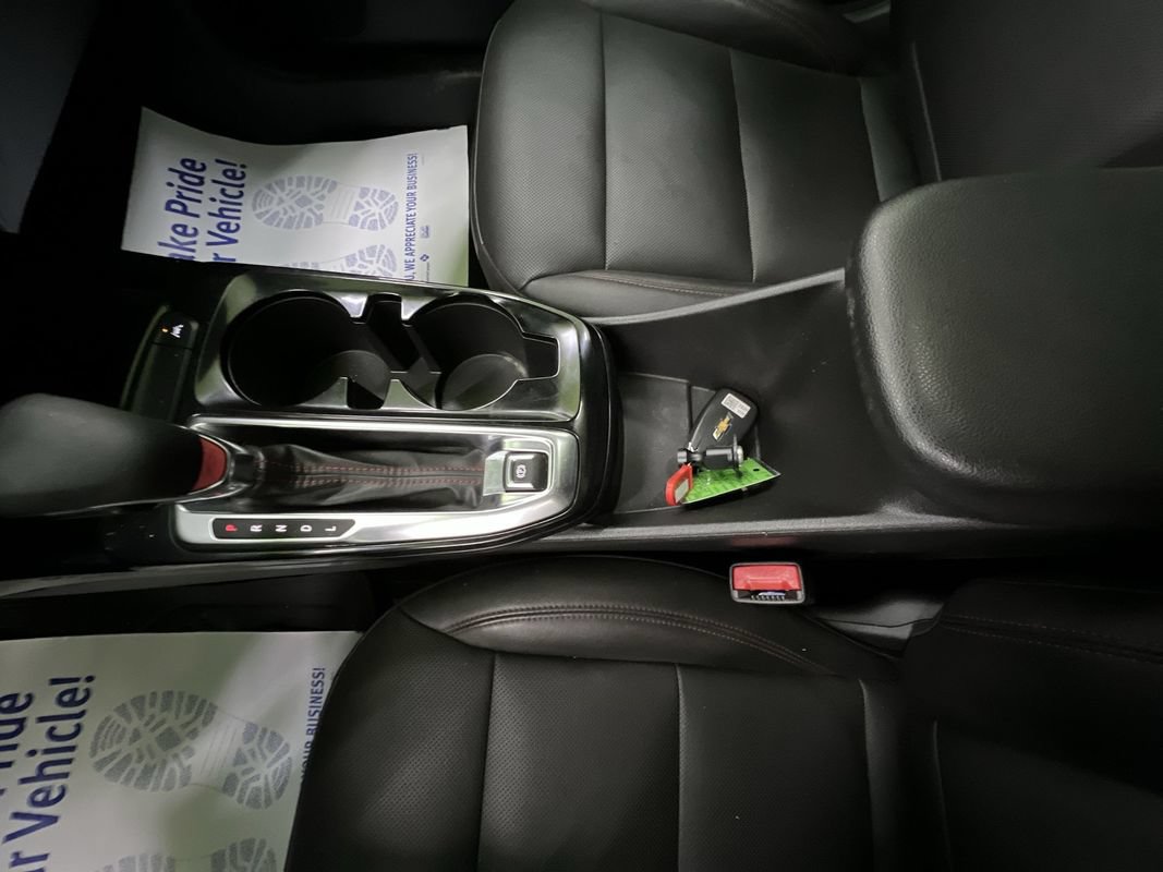 Used 2024 Chevrolet Trax RS w/ Sunroof Package FWD image 24