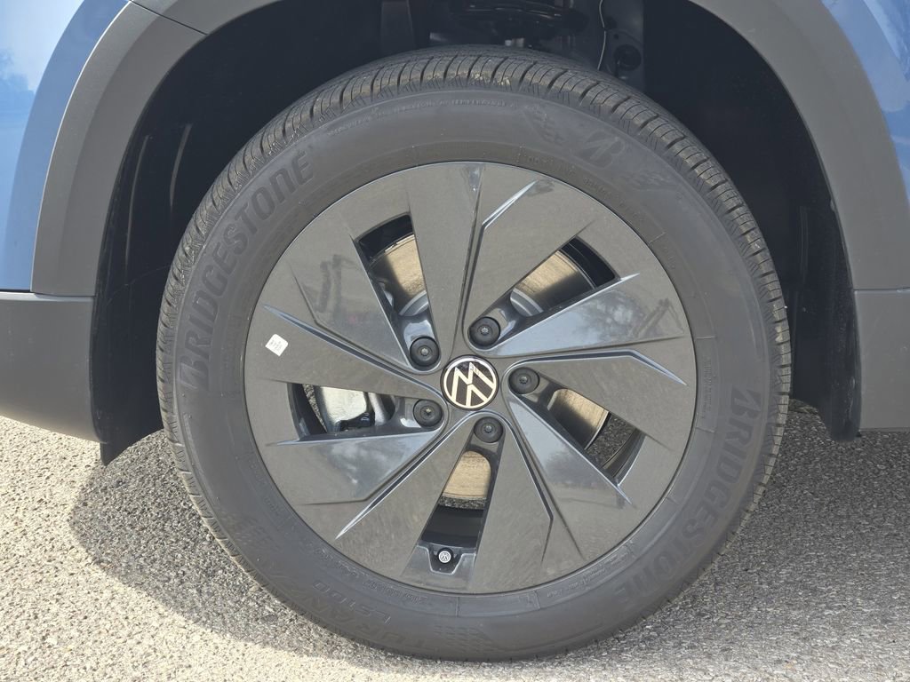 New 2026 Volkswagen Taos S image 9