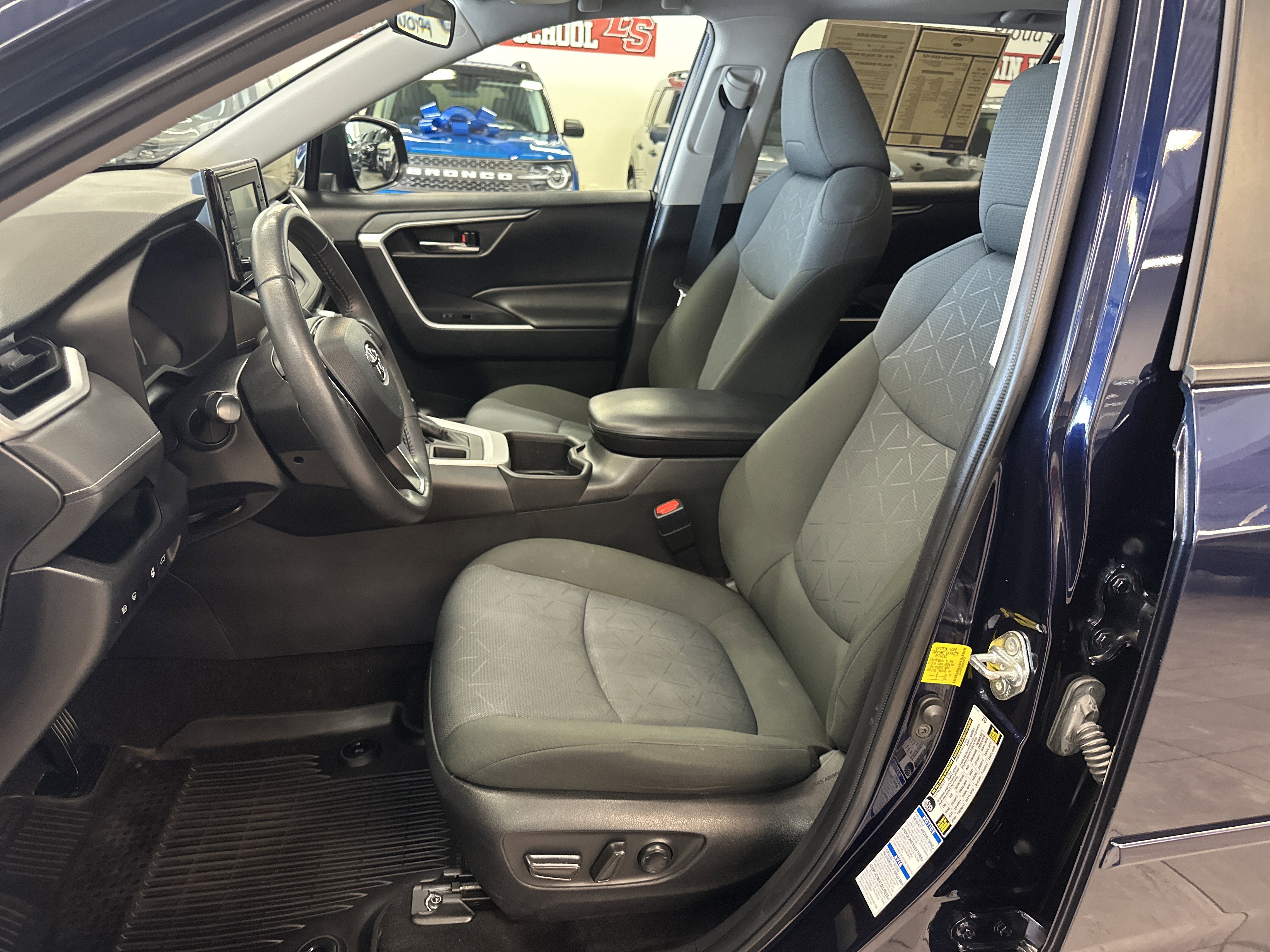 Used 2022 Toyota RAV4 XLE w/ Convenience Package image 5