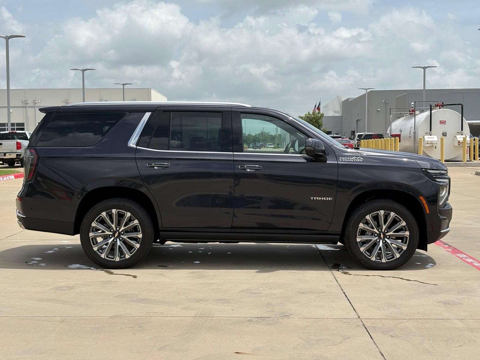 Used 2026 Chevrolet Tahoe High Country AWD/4WD image 8