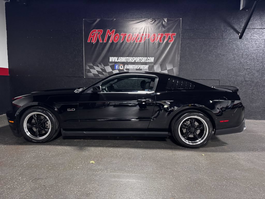 Used 2012 Ford Mustang GT Premium w/ Security Pkg RWD image 2