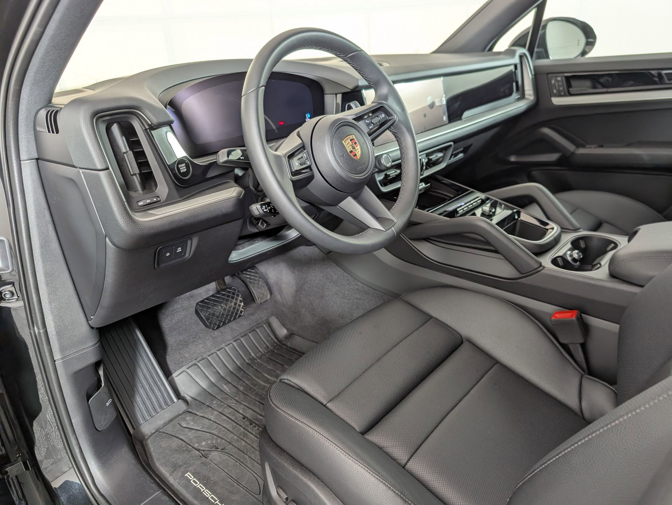 Used 2025 Porsche Cayenne image 4