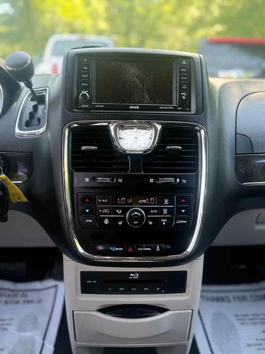 Used 2014 Chrysler Town & Country Touring-L w/ Driver Convenience Group FWD image 13