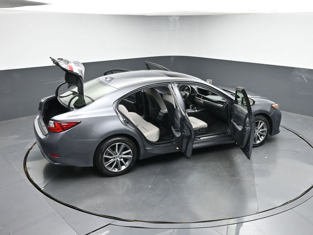 Used 2017 Lexus ES 300h image 45