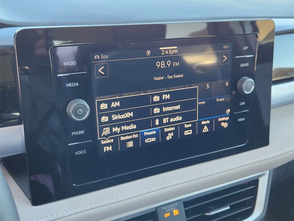 New 2025 Volkswagen Taos SE image 11