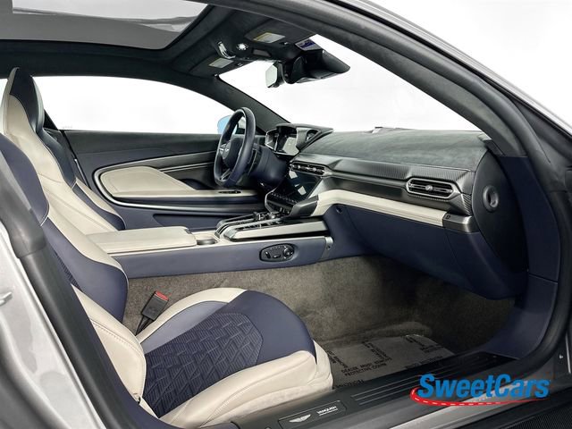 Used 2025 Aston Martin Vanquish RWD image 10