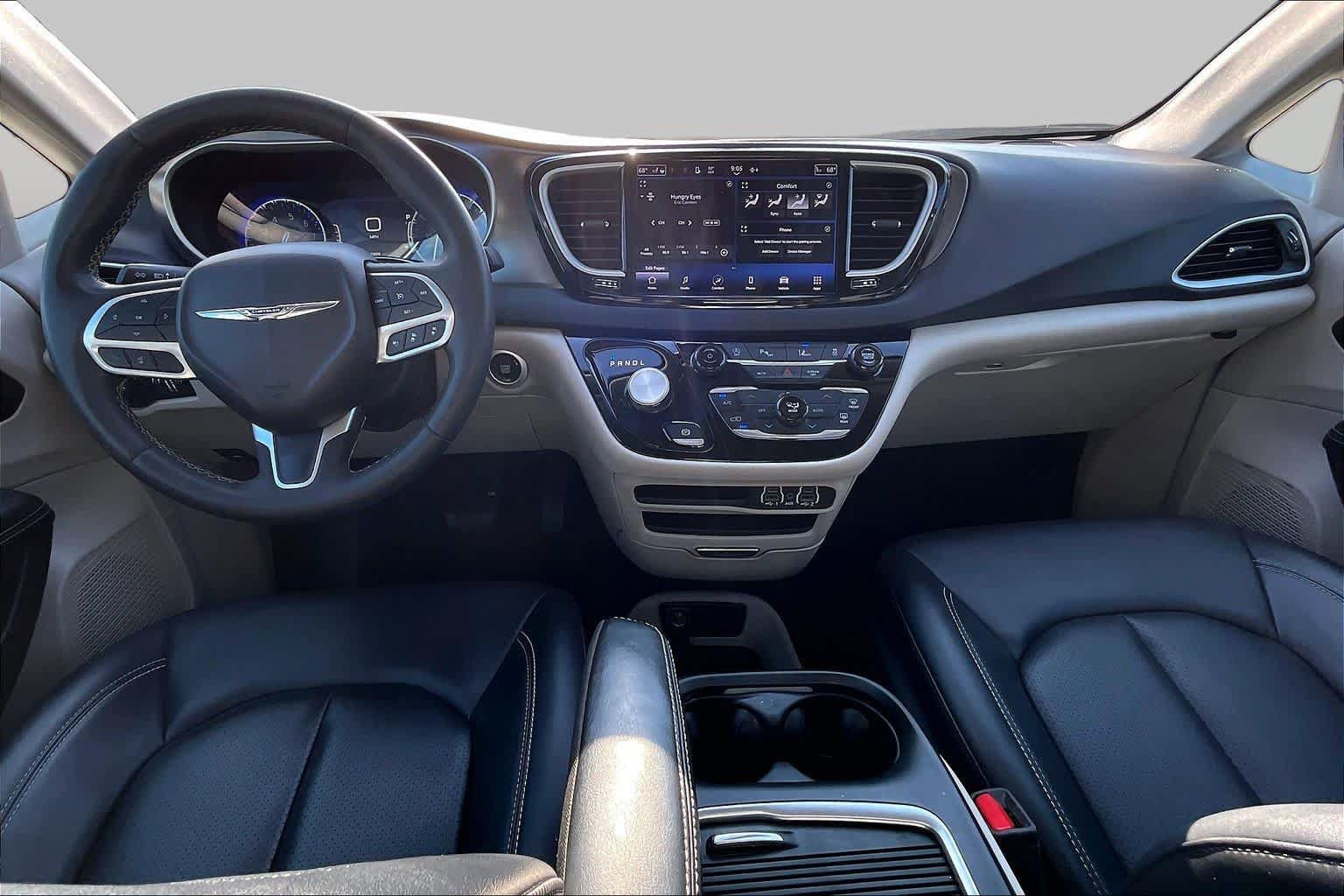 Used 2024 Chrysler Pacifica Touring-L FWD image 14