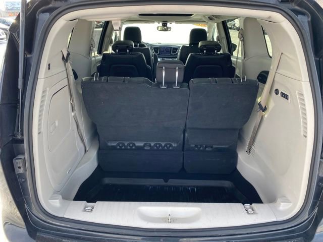 Used 2019 Chrysler Pacifica Limited image 22