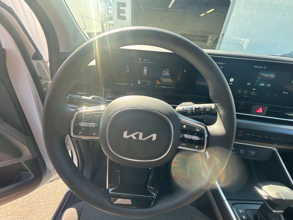 Certified 2026 Kia Carnival LX FWD image 14