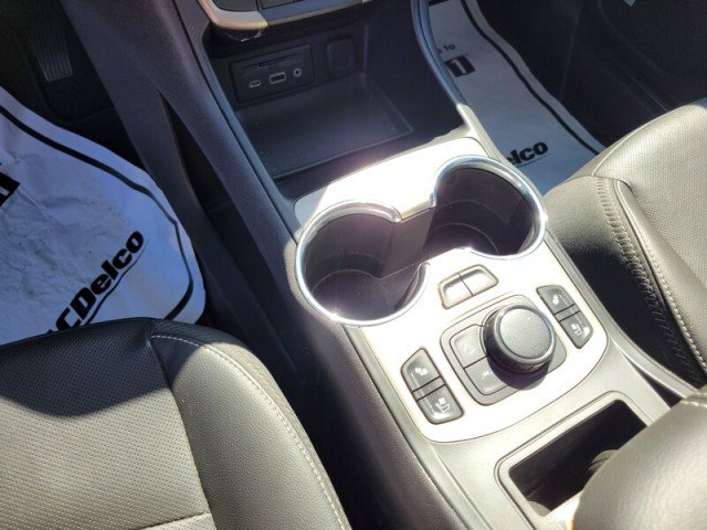 Used 2024 GMC Terrain Denali w/ Denali Premium Package image 17