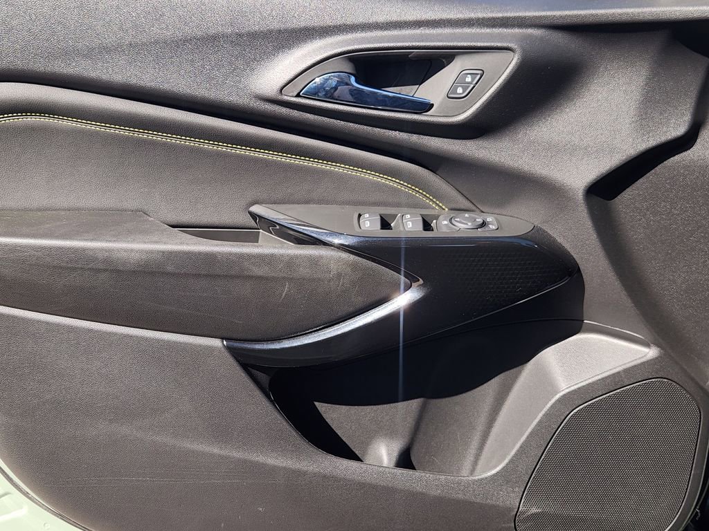 Used 2025 Chevrolet Trax ACTIV w/ Driver Confidence Package image 17