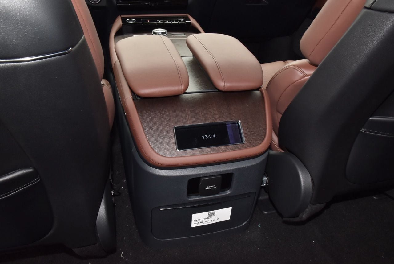 New 2026 Lincoln Navigator Reserve AWD/4WD image 19