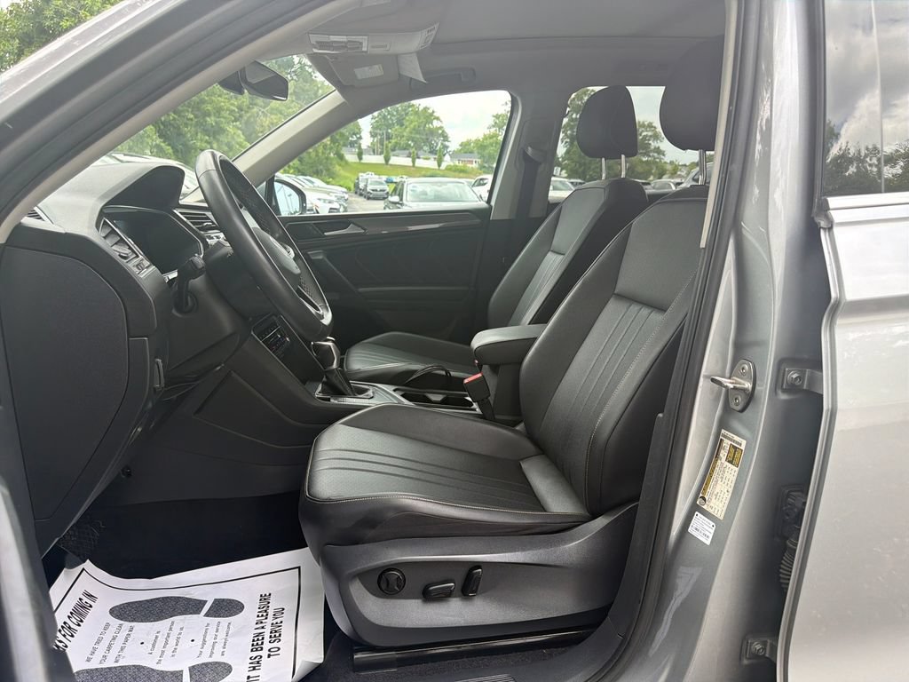 Used 2023 Volkswagen Tiguan SE w/ Panoramic Sunroof Package FWD image 21