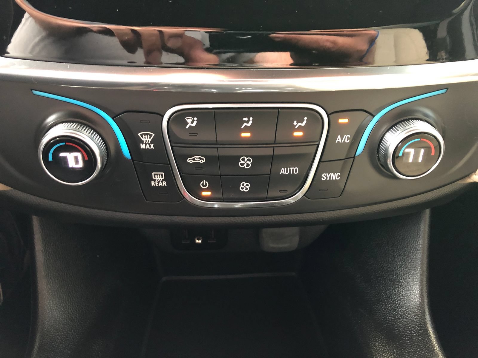 Used 2023 Chevrolet Traverse LS w/ Safety Package FWD image 27