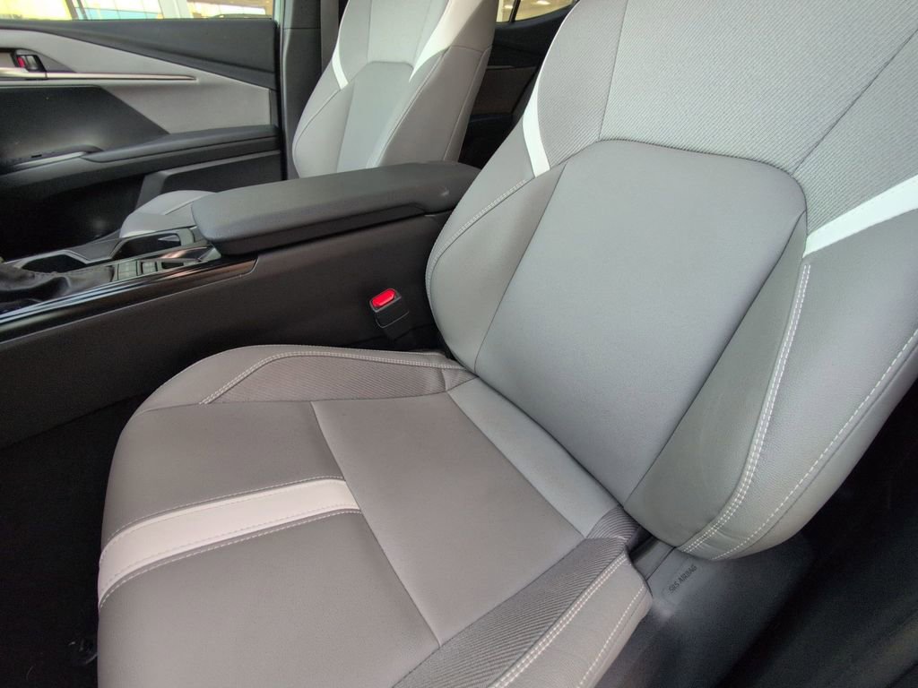 Used 2025 Toyota Camry SE image 12