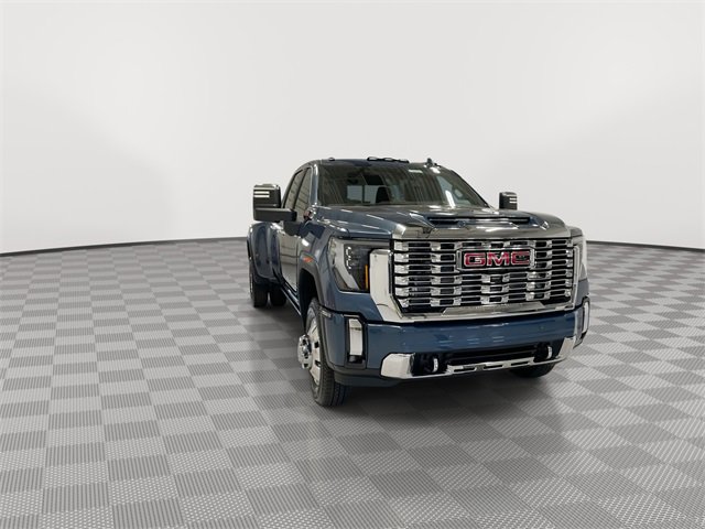 New 2026 GMC Sierra 3500 Denali w/ Denali Reserve Package image 2
