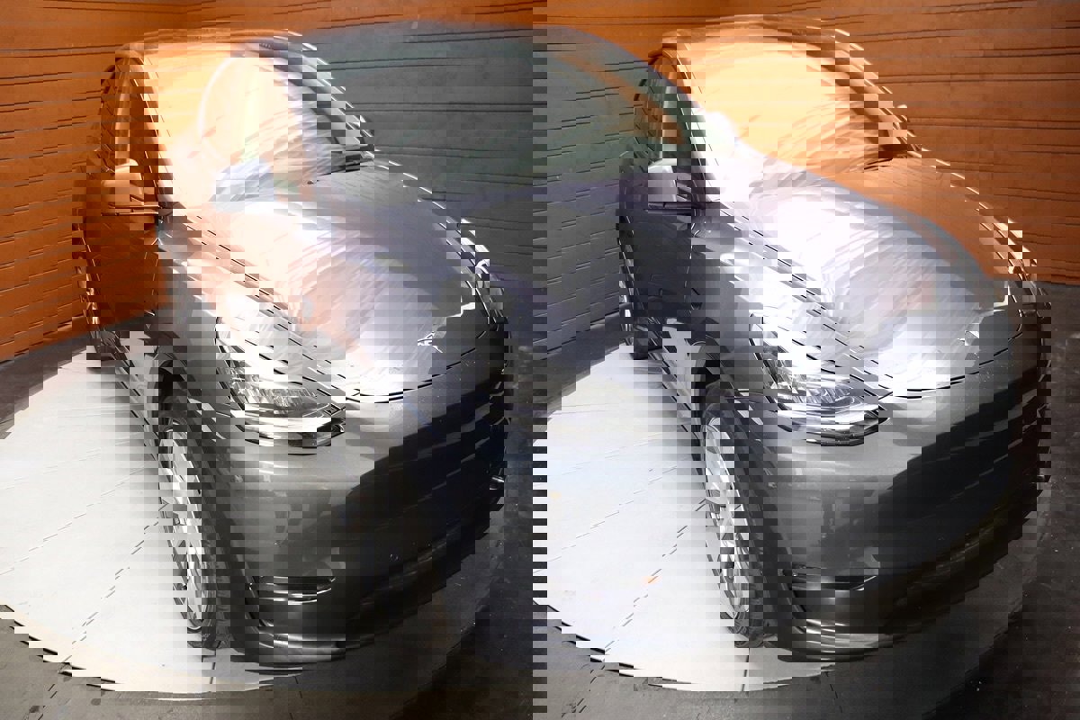 Used 2023 Tesla Model Y Long Range image 16