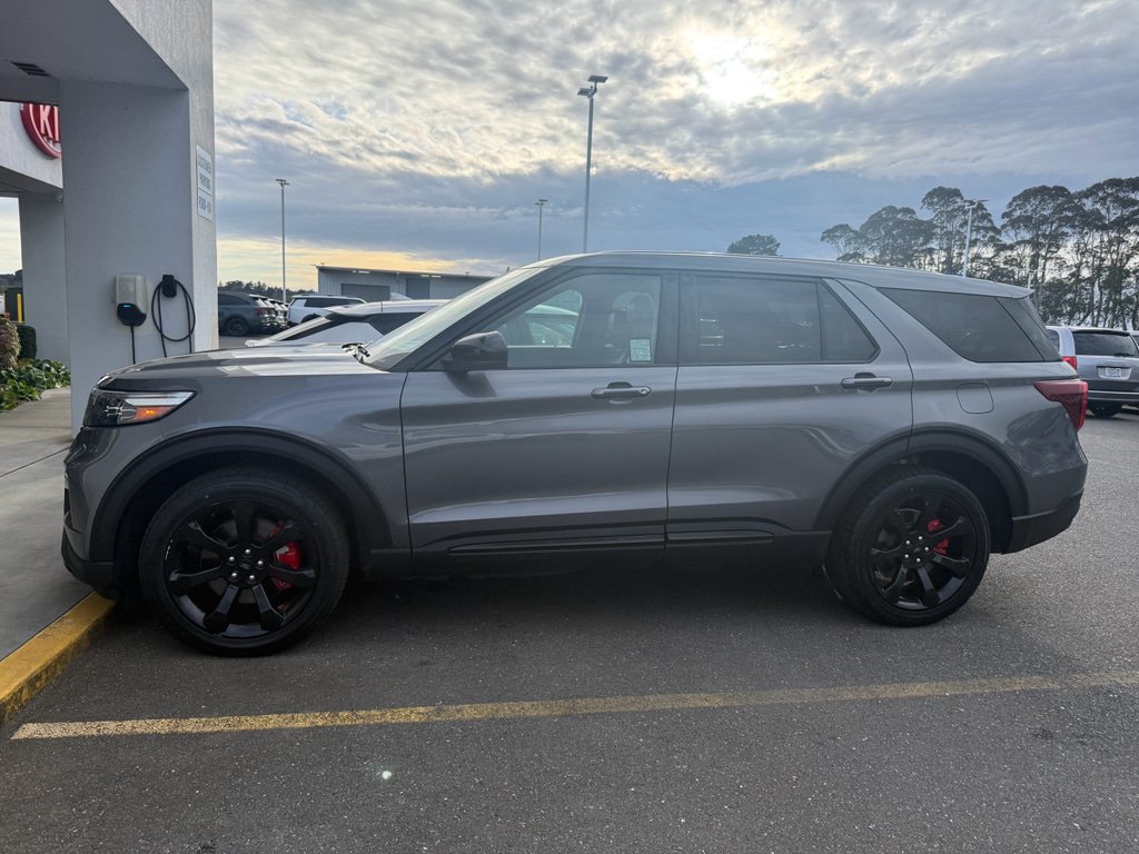 Used 2022 Ford Explorer ST w/ ST Street Pack AWD/4WD image 2