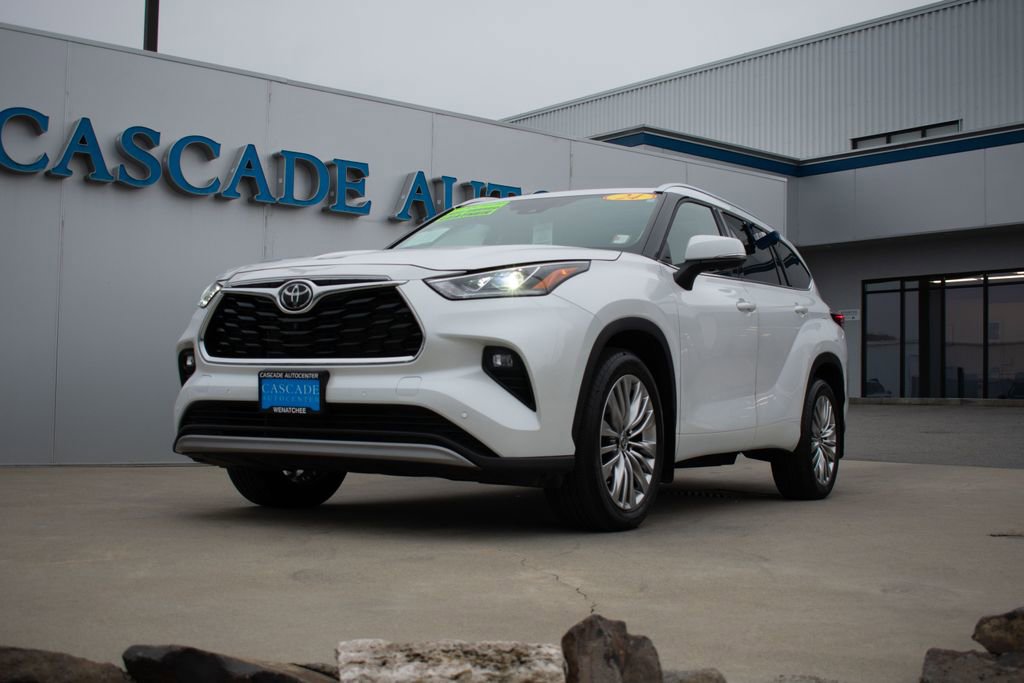 Used 2024 Toyota Highlander Limited image 2
