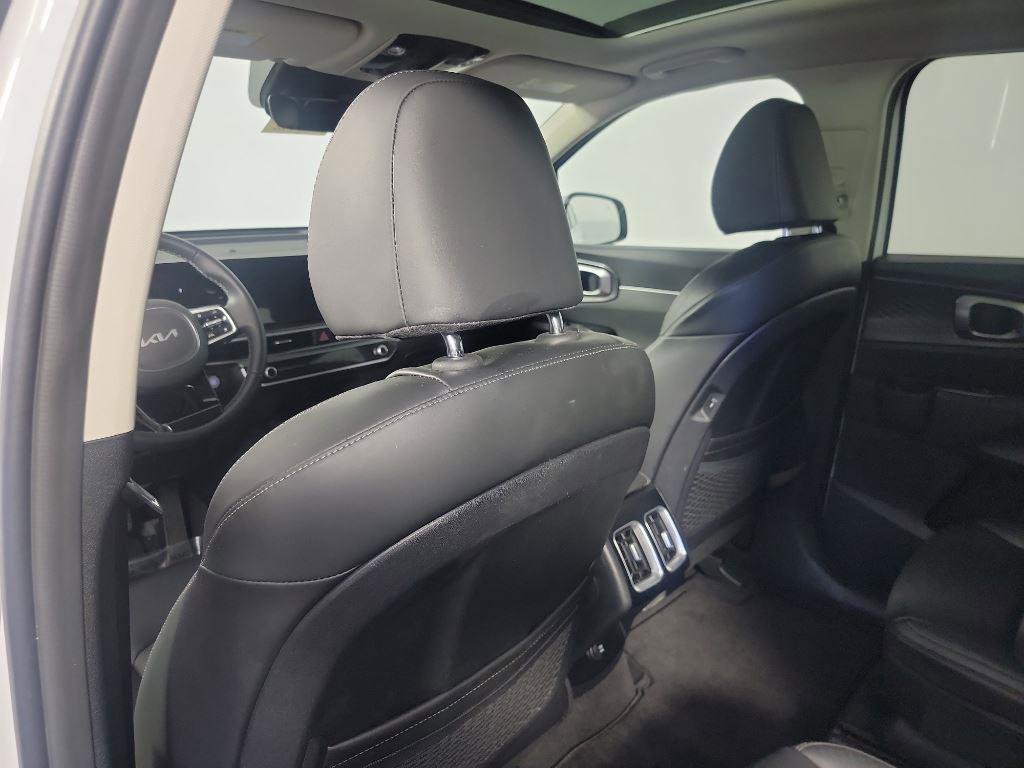 Certified 2025 Kia Sorento EX w/ Panoramic Sunroof Package image 19