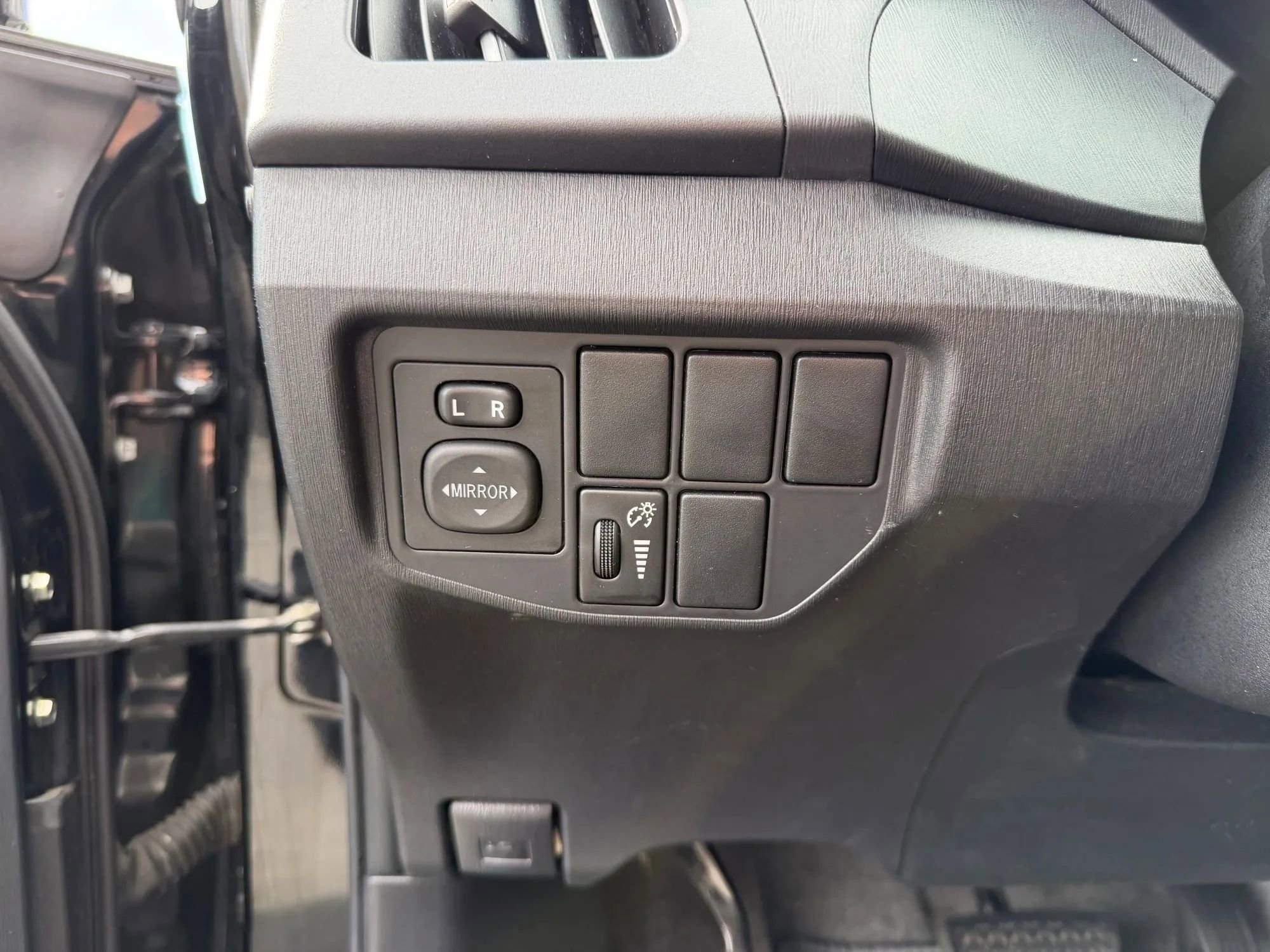 Used 2014 Toyota Prius Two image 15