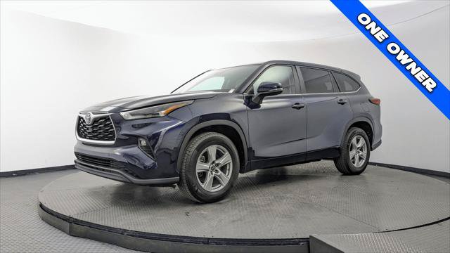 Used 2023 Toyota Highlander LE FWD image 2