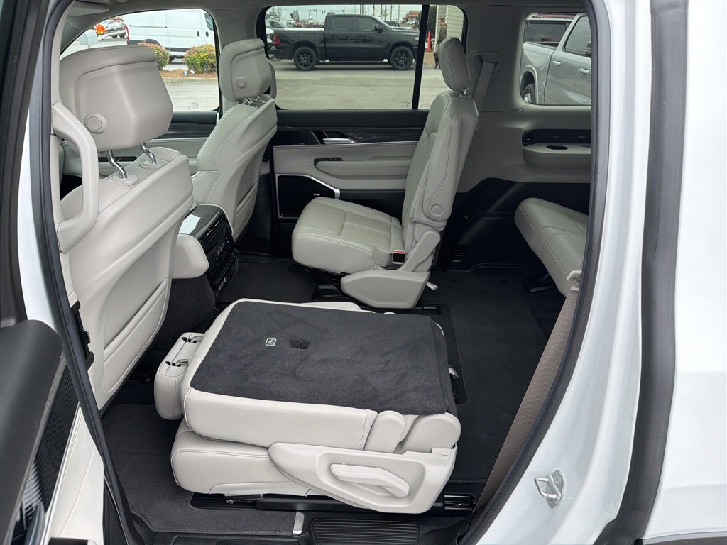 Used 2022 Jeep Wagoneer Series III w/ Premium Group I image 27