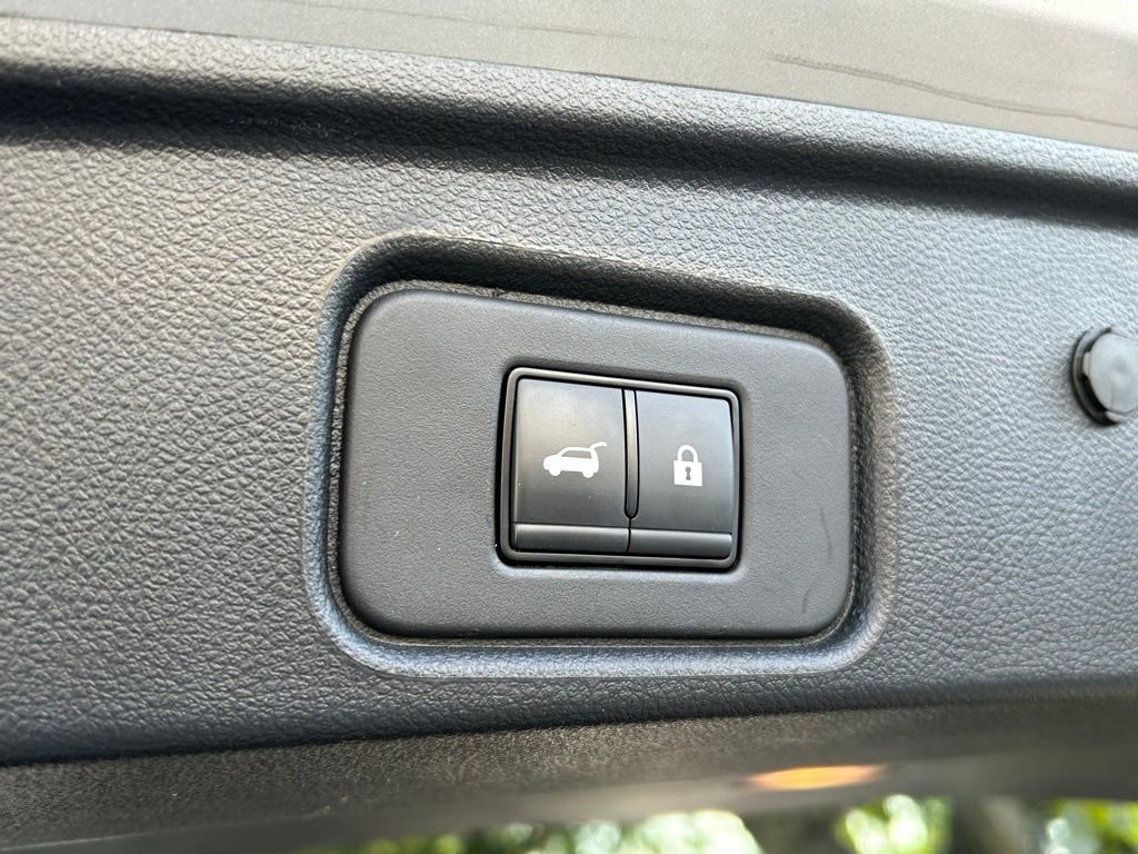 Used 2025 Nissan Pathfinder SV image 36