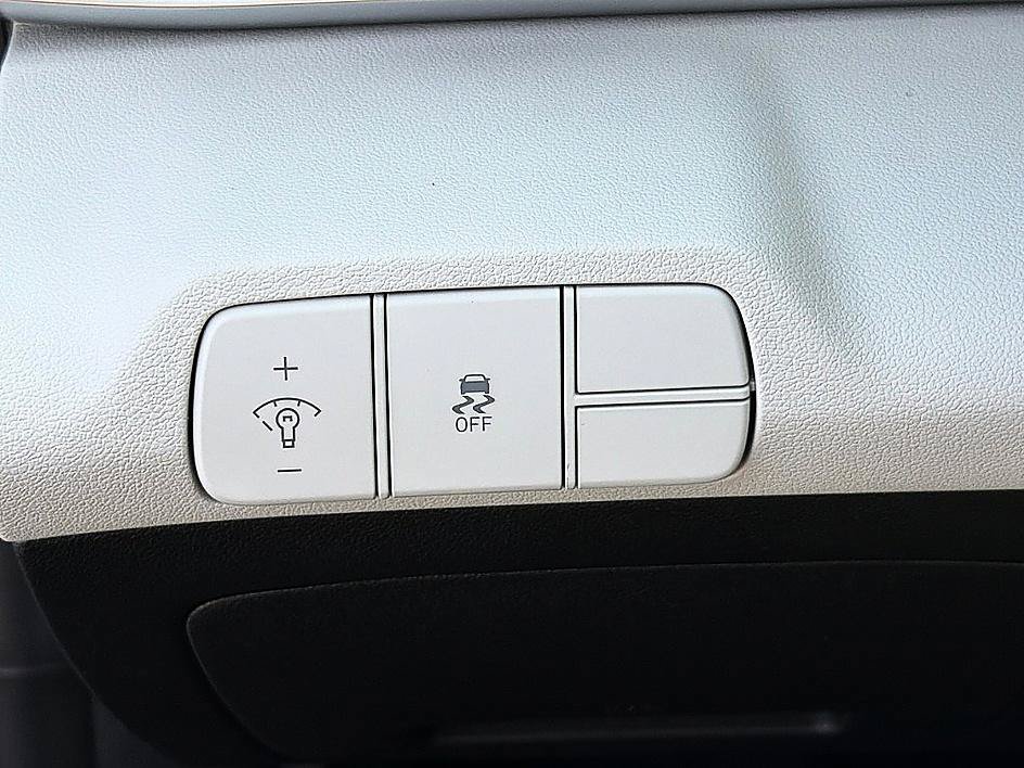 New 2026 Hyundai Elantra Limited FWD image 14