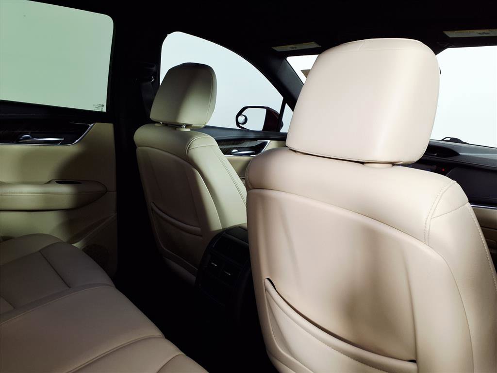 Used 2019 Cadillac XT5 FWD image 11