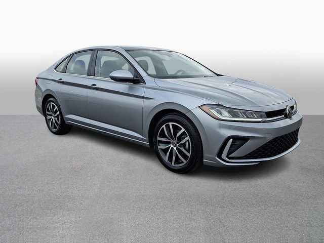 Used 2025 Volkswagen Jetta SE image 3