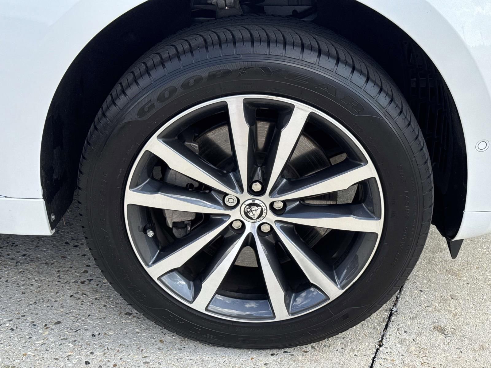 Used 2026 Jaguar F-PACE R-Dynamic S image 4