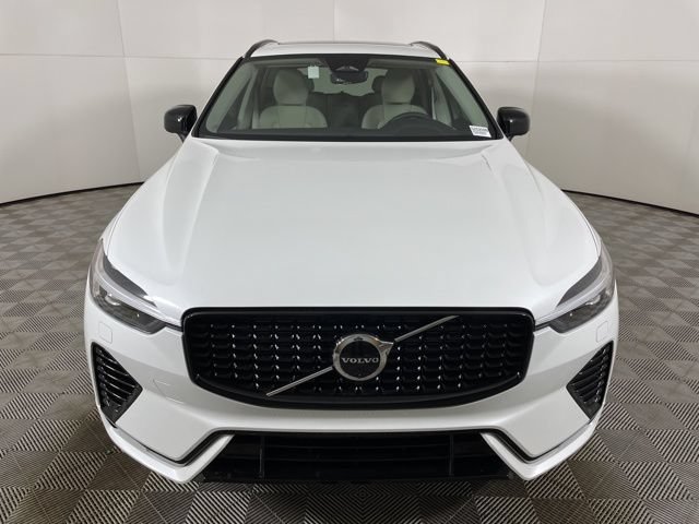 Certified 2025 Volvo XC60 T8 Plus w/ Protection Package Premier AWD/4WD image 8