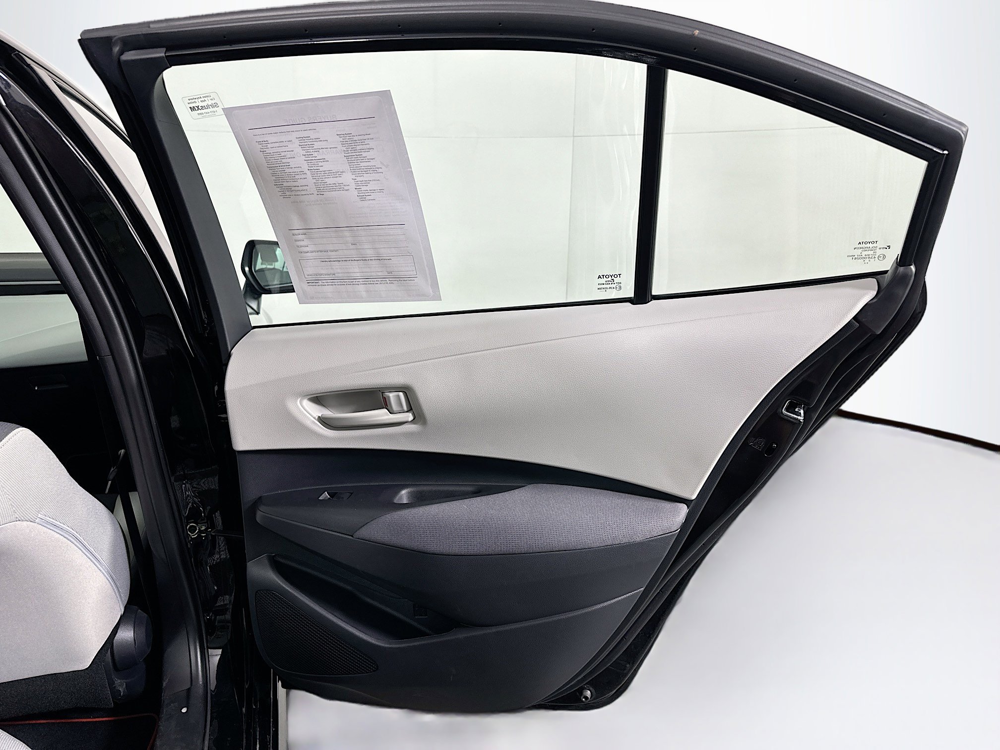 Used 2025 Toyota Corolla LE FWD image 28