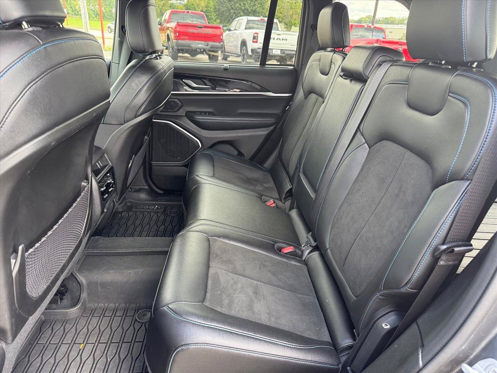 Used 2022 Jeep Grand Cherokee Trailhawk w/ Advanced Protech Group II AWD/4WD image 11