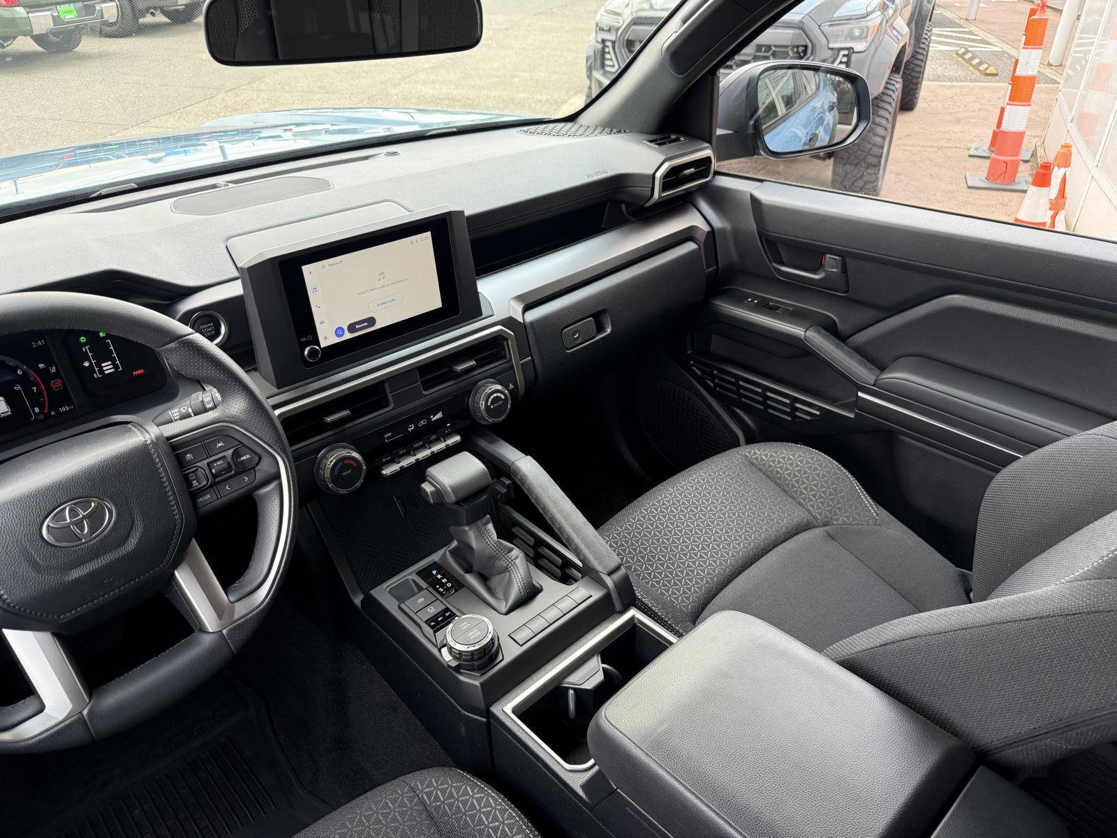 Used 2025 Toyota 4Runner SR5 AWD/4WD image 17